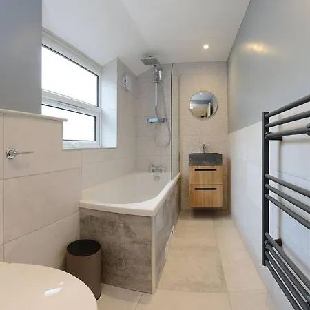 Apartment West With Free Parking