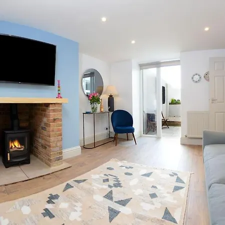 Apartment West With Free Parking Whitby