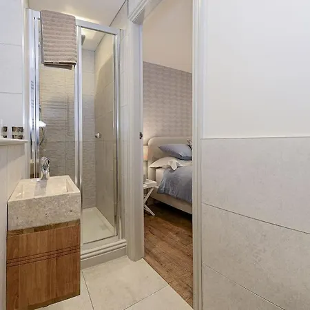 דירה West With Free Parking *