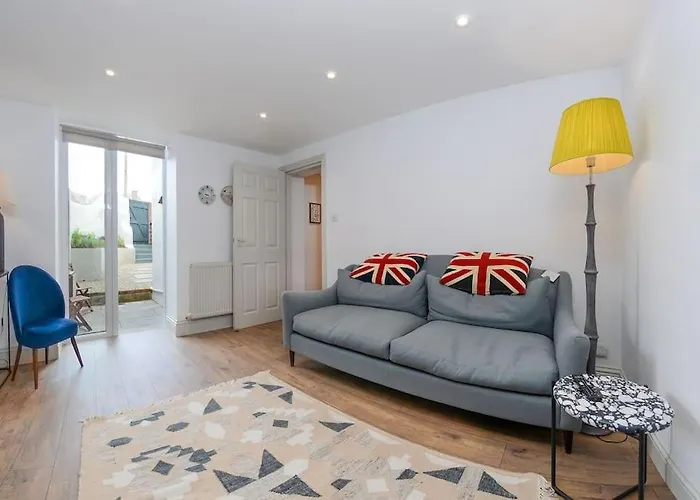 شقة West With Free Parking *