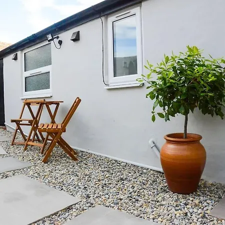 West With Free Parking * Whitby